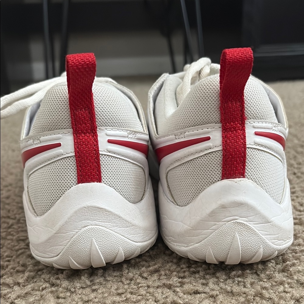 Nike White and Red Classic volleyball shoes - Picture 3 of 5